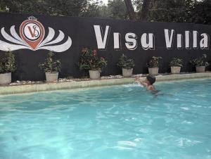 Piscina di VISU VILLA hotel o nelle vicinanze