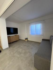 Μια τηλεόραση ή/και κέντρο ψυχαγωγίας στο Brisa Marina Suites +37 φωτογραφίες