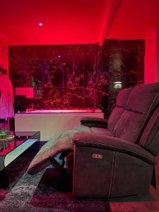 Istumisnurk majutusasutuses La Suite Prestige - Jacuzzi et cinema - Cergy-Village