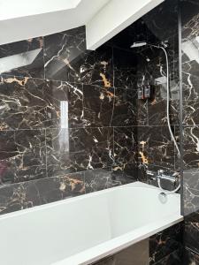 Ένα μπάνιο στο La Suite Prestige - Jacuzzi et cinema - Cergy-Village