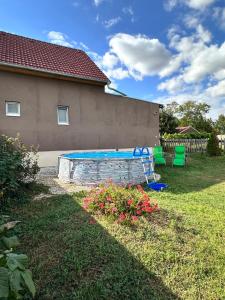 a yard with a swimming pool in a yard at Chata 3 in Nový Přerov