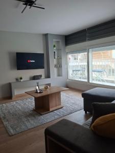 TV a/nebo společenská místnost v ubytování V&M maisonette + 42 fotografií