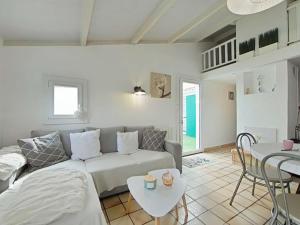 Fotografia z galérie ubytovania Maison familiale proche mer avec piscine, tennis, patio et parking - 6 couchages - FR-1-224A-60 v destinácii Brétignolles-sur-Mer