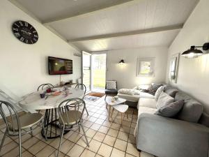 Fotografia z galérie ubytovania Maison familiale proche mer avec piscine, tennis, patio et parking - 6 couchages - FR-1-224A-60 v destinácii Brétignolles-sur-Mer
