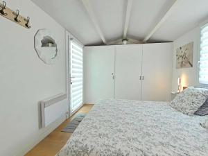 Fotografia z galérie ubytovania Maison familiale proche mer avec piscine, tennis, patio et parking - 6 couchages - FR-1-224A-60 v destinácii Brétignolles-sur-Mer