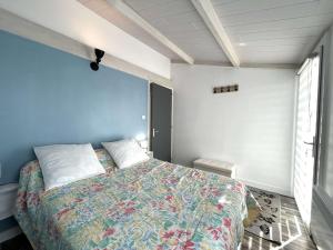 Fotografia z galérie ubytovania Maison familiale proche mer avec piscine, tennis, patio et parking - 6 couchages - FR-1-224A-60 v destinácii Brétignolles-sur-Mer