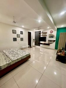 A cozinha ou kitchenette de Chic Studio in Vagator with Pool access nr beach