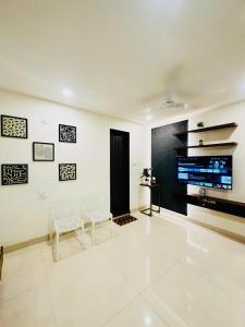 A cozinha ou kitchenette de Chic Studio in Vagator with Pool access nr beach