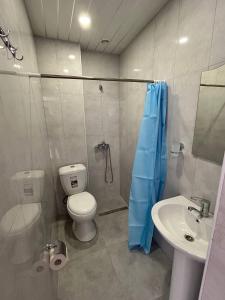Koupelna v ubytování Guest House MARGARYAN + 37 fotografií