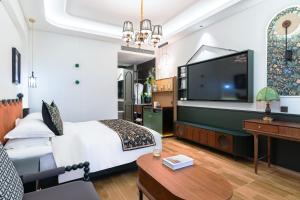 TV a/nebo společenská místnost v ubytování Vishan Garden Boutique Hotel 厦门维尚花园潮宿 中山路步行街店