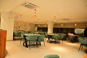 Restaurace v ubytování Manthra Hotel, Basavakalyan