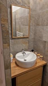 Koupelna v ubytování Chalet Serine - Élégance au coeur des 3 Vallées - Duplex pour 6 + 20 fotografií