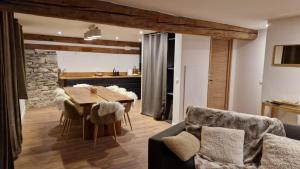 Posezení v ubytování Chalet Serine - Élégance au coeur des 3 Vallées - Duplex pour 6