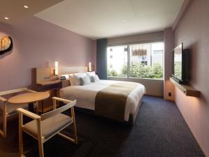 Mitsui Garden Hotel Kyoto Sanjo PREMIER客房内的一张或多张床位