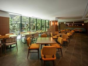Mitsui Garden Hotel Kyoto Sanjo PREMIER餐厅或其他用餐的地方
