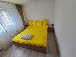 Ένα ή περισσότερα κρεβάτια σε δωμάτιο στο Apartament 2 camere Brazda lui Novac