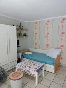 Postel nebo postele na pokoji v ubytování Ολόκληρο διαμέρισμα fully equipped apt dora comfortable holidays on the beach 50m
