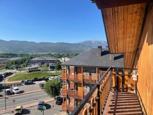 a building with a staircase next to a parking lot at Magnifico ático con vistas, parking y piscina in Puigcerdà