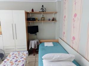Postel nebo postele na pokoji v ubytování Ολόκληρο διαμέρισμα fully equipped apt dora comfortable holidays on the beach 50m