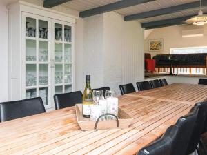 Posezení v ubytování 14 person holiday home in Ulfborg