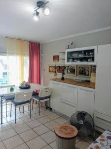 Fotografie z fotogalerie ubytování Ολόκληρο διαμέρισμα fully equipped apt dora comfortable holidays on the beach 50m v destinaci Flogita
