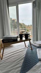 Ένα ή περισσότερα κρεβάτια σε δωμάτιο στο Pefki apartments