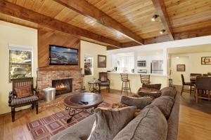 a living room with a couch and a fireplace at Buttercup Snow Summit Condo by Big Bear Vacations in Big Bear Lake