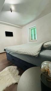 FioriniにあるApartment Beatusの窓のある大きなベッドのある寝室 +37枚の写真