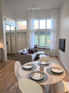 TV a/nebo společenská místnost v ubytování Lomma Harbour Apartment