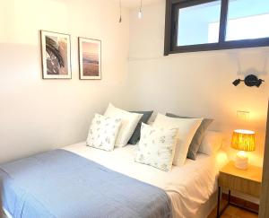 Postel nebo postele na pokoji v ubytování OHLALIFE! ACHACAY 8 playa los cristianos