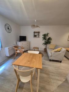 a living room with a table and a couch at Casa Paloma - Centre ville Arles in Arles