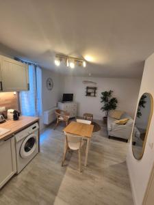 a kitchen and living room with a table and a dining room at Casa Paloma - Centre ville Arles in Arles
