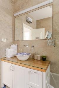 Ένα μπάνιο στο GW932 Gugel Waves Amazing Seaview Apartments