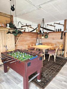 Biliár nebo kulečník v ubytování Plattenberger Hof