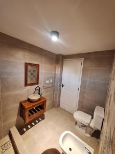a bathroom with a toilet and a sink at Duplex Frente mar in Playa Dorada