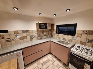 a small kitchen with a sink and a stove at Duplex Frente mar in Playa Dorada