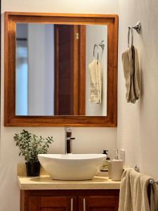 Ένα μπάνιο στο Refugio encantador en la Villa de Leyva