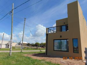 a building with a balcony on the side of it at Duplex Frente mar in Playa Dorada