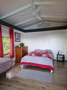 Postel nebo postele na pokoji v ubytování Bungalow Premium Tahiti