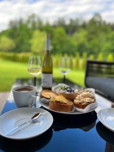 a table with plates of food and a bottle of wine at Galena i Gnejs in Stronie Śląskie