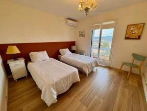 Posteľ alebo postele v izbe v ubytovaní Villa Les Genêts