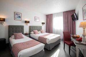 Voodi või voodid majutusasutuse Hotel du Forum toas