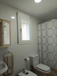 Kúpeľňa v ubytovaní Casa con piscina Sant Pol de Mar