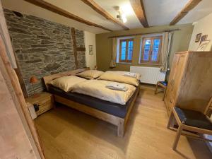 Postel nebo postele na pokoji v ubytování Haus An der Rur - 5 Apartments mitten in Monschau + 37 fotografií