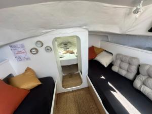 Fotografie z fotogalerie ubytování Foujin nuit insolite sur un voilier v La Rochelle