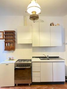 A kitchen or kitchenette at Camere Francesca