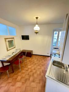 A kitchen or kitchenette at Camere Francesca