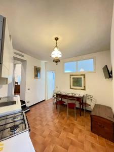 A television and/or entertainment centre at Camere Francesca