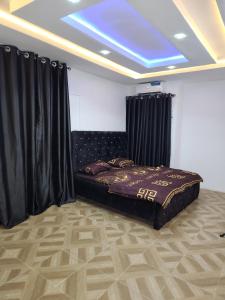 DBaLoGuN's HoMe ABEOKUTA- NEAR PANSEKE客房内的一张或多张床位