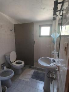 Ένα μπάνιο στο A truly amazing house by the beach +27 φωτογραφίες